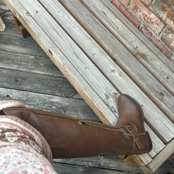 Fergalicios by Fergie, beautiful pair of boots, stretch provided top, EUC, brown - Picture 11 of 11